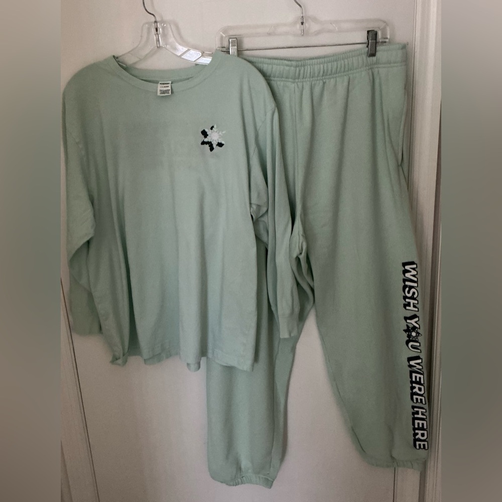 Pink VS 2 Piece Set in Mint Green - NWT Pants